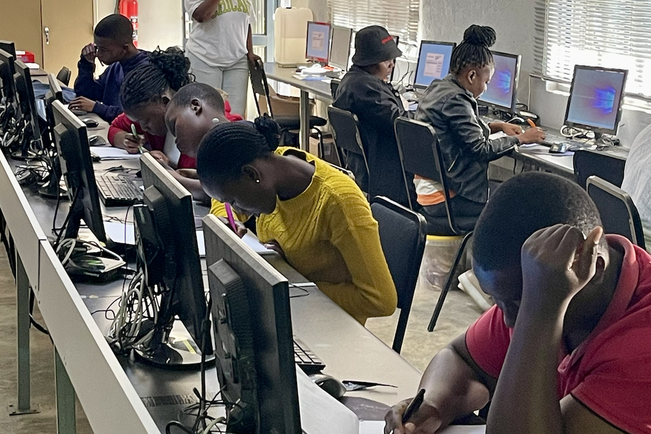 Tech meets education: A GWF facilitator guiding students in digital learning.