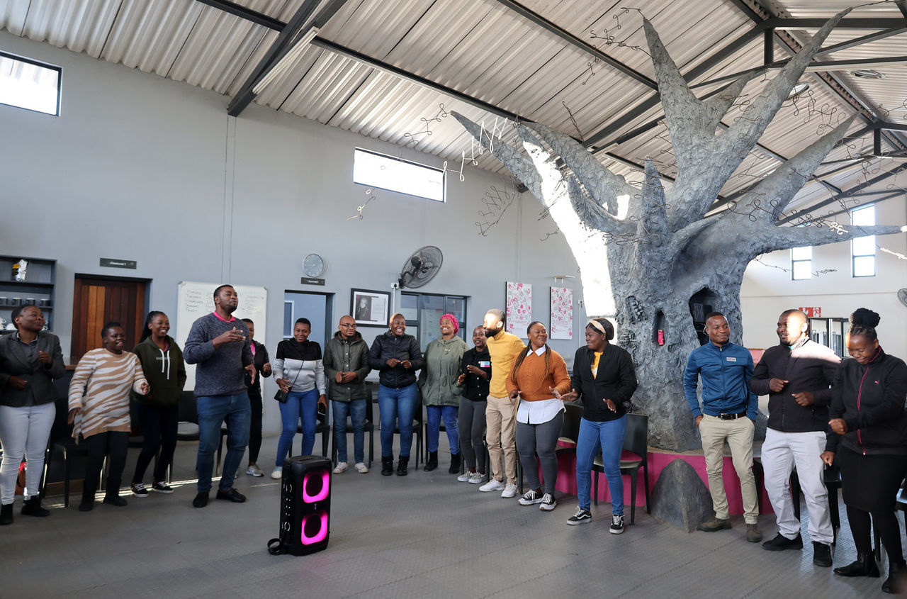 Group session with tree