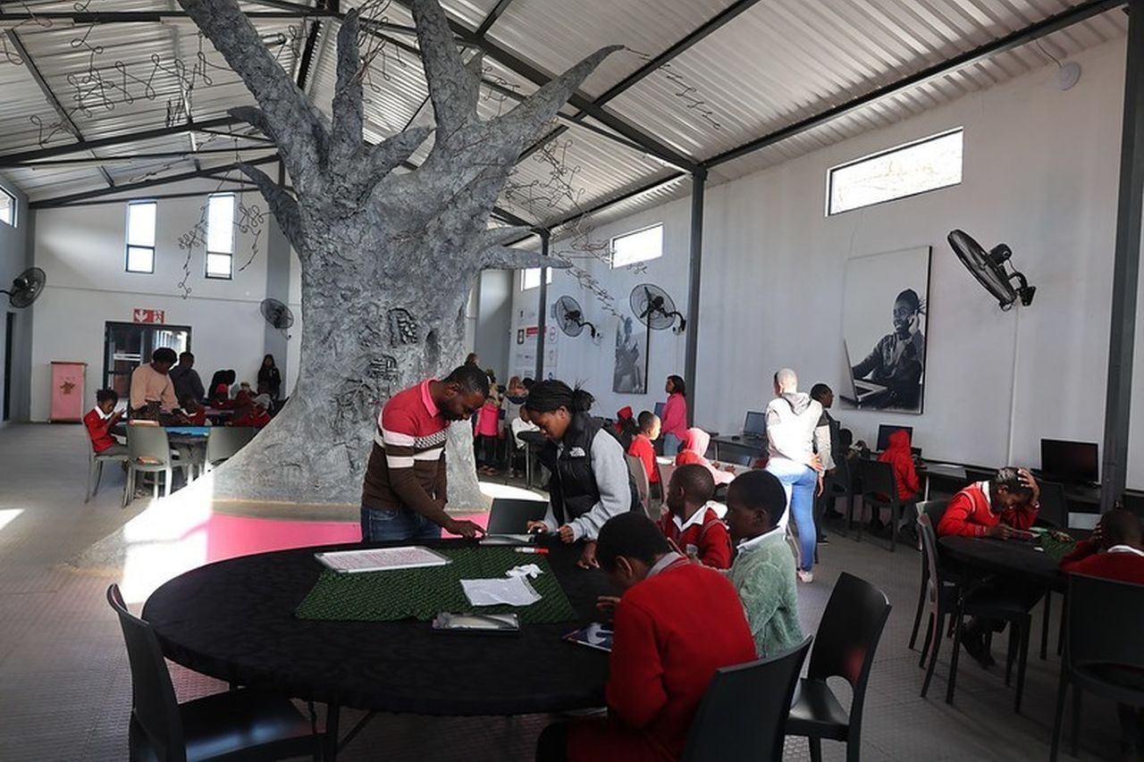 Digital tree of knowledge at GW Fs Hazyview Digital Learning Campus